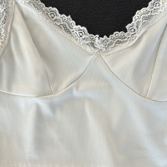 Cropped tank top - Picture 2 of 3